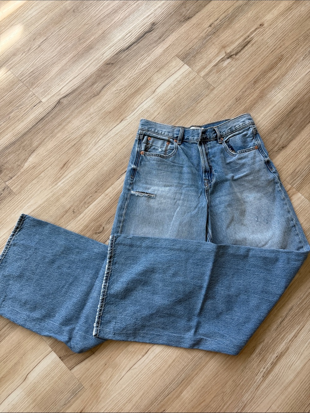 stradivarius women’s Light Blue Relaxed Fit Jeans